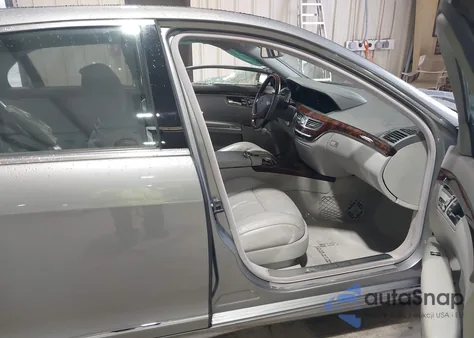 2013 Mercedes-Benz S 550 z USA, uszkodzony, nr VIN WDDNG7DB7DA527500